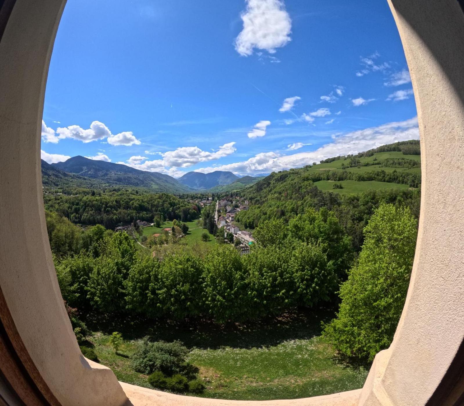 Le Belvedere De La Grand Croix Dans Le Chateau D'Uriage Saint-Martin-dʼUriage Buitenkant foto